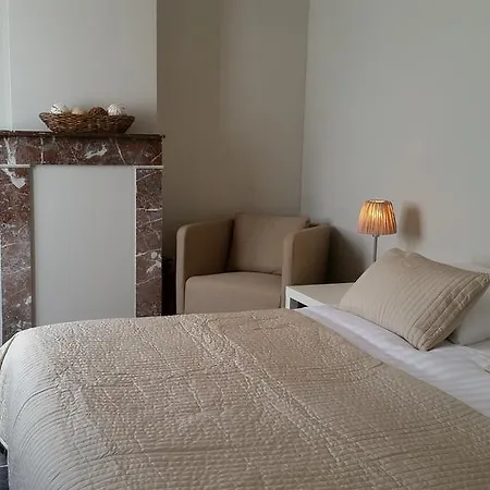 فندق مبيت وإفطار Charles Cabour 3*